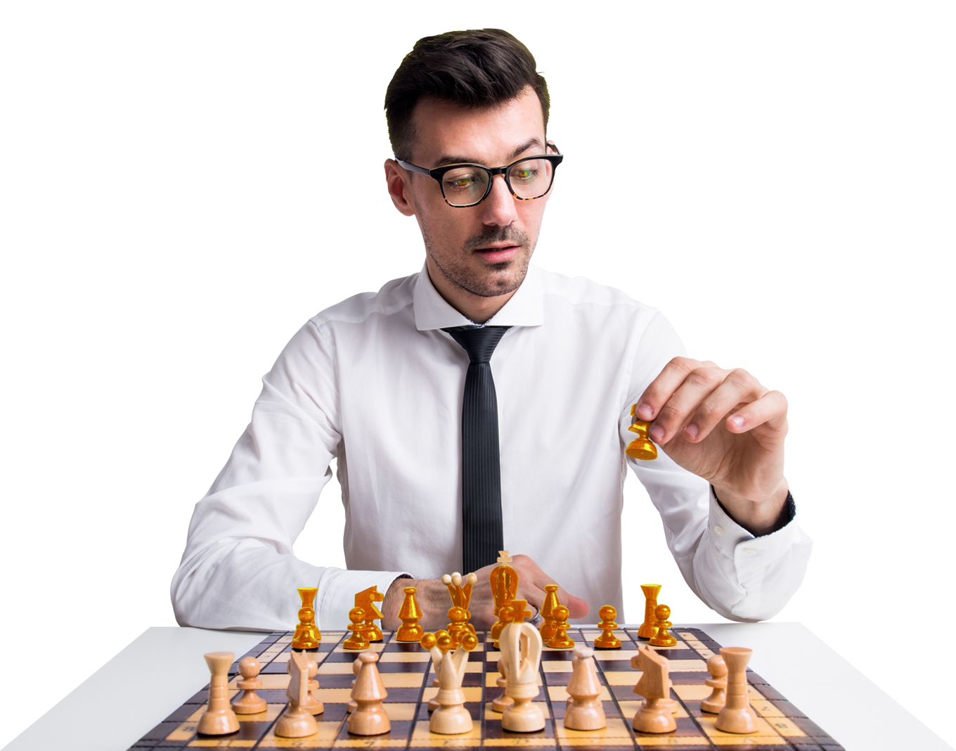 Freisteller eines Mannes der Schach spielt